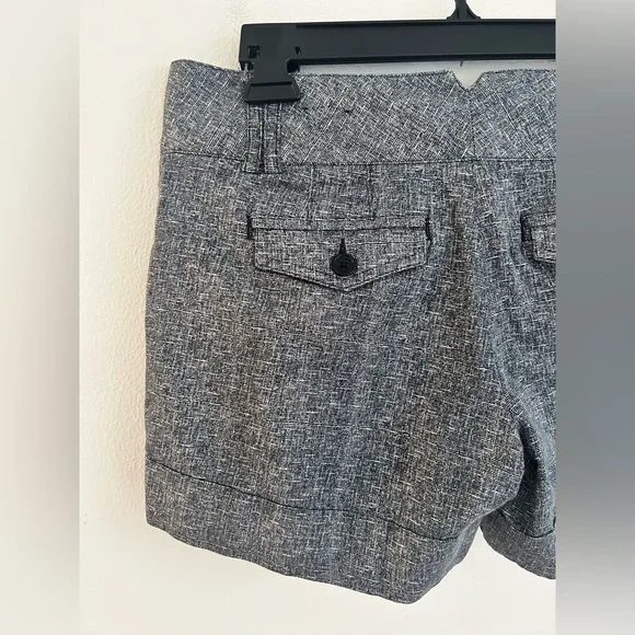 Express Black White Textured Cuffed Dress Shorts Size 6 - Picture 6 of 9